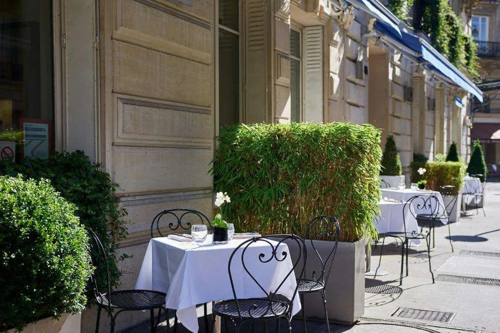 Photo - La Tremoille Paris