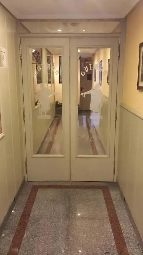 Foto - Hostal Guzman El Bueno by gaiarooms