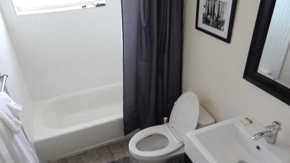 BIMINI LOFTS Across from Big Game Club - 2 of 2 furnished apts