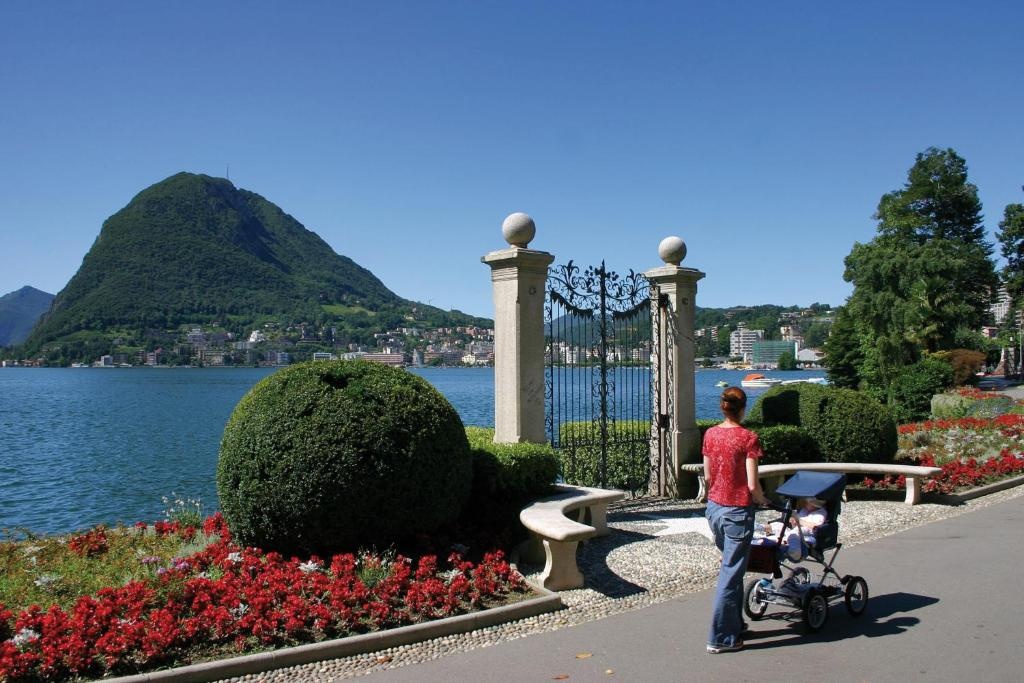 Photo - International au Lac Historic Lakeside Hotel