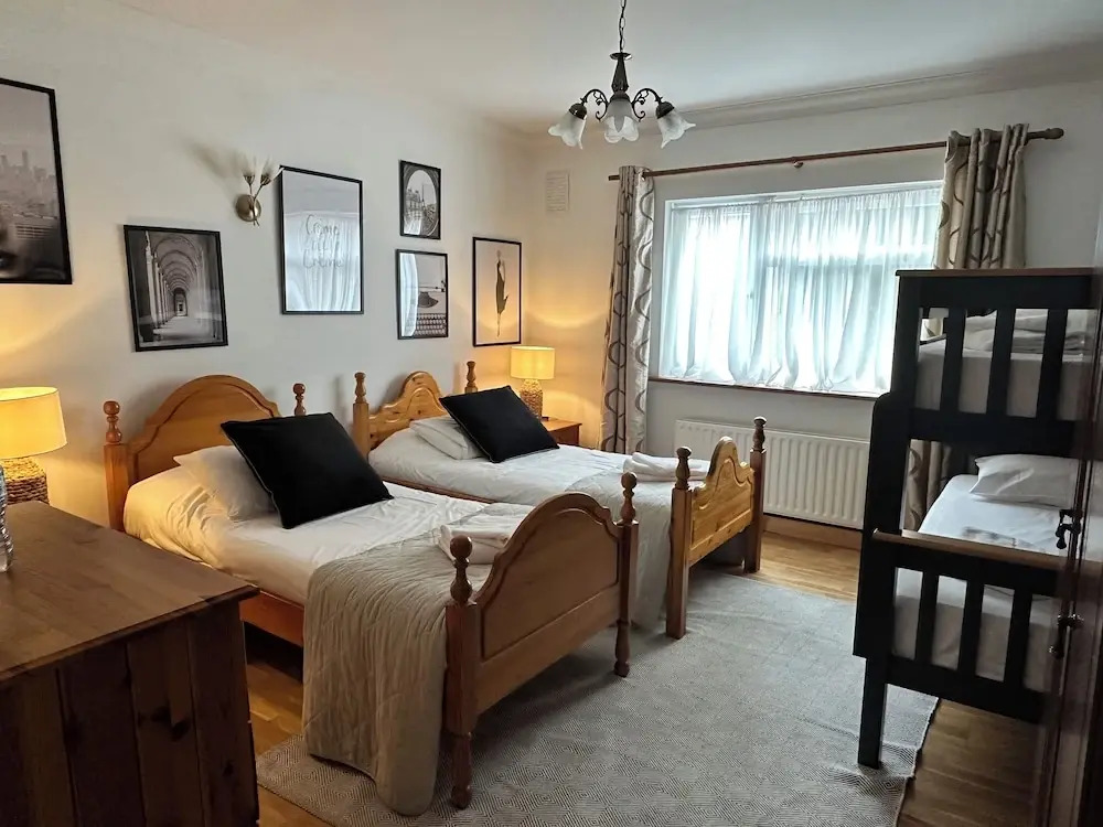 Photo - Malahide Guest Rooms