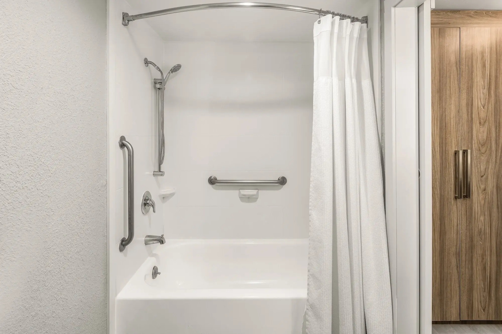 Photo - Crowne Plaza Orlando - Lake Buena Vista by IHG