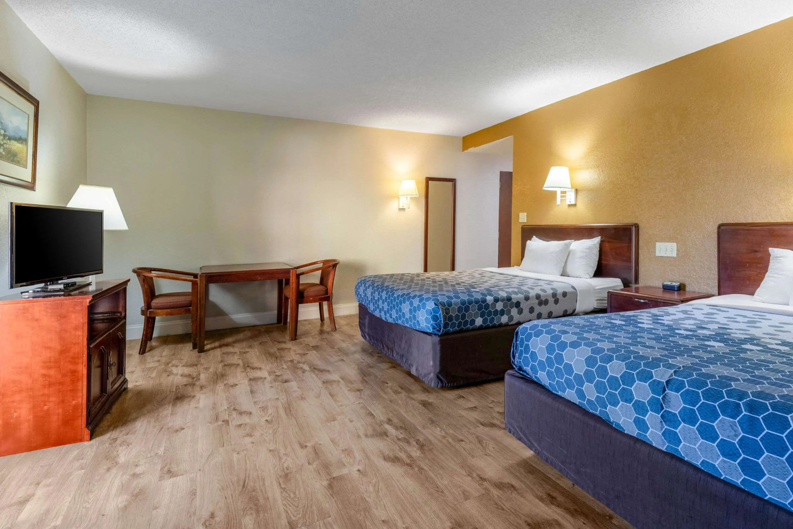 Foto - Econo Lodge Inn & Suites on the River