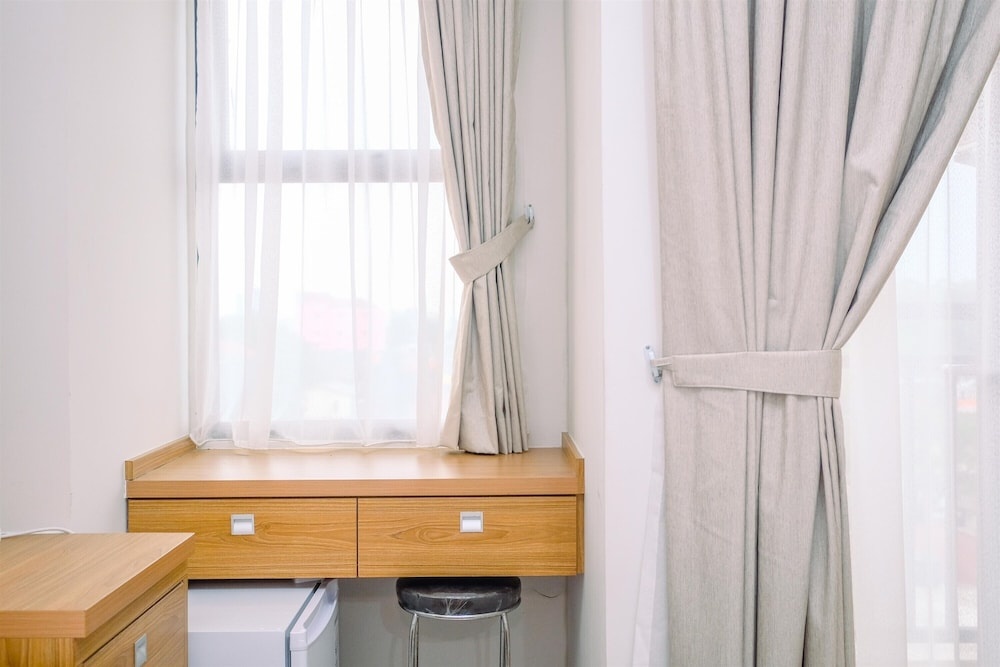 Cozy And Homey Studio Room Transpark Cibubur Apartment