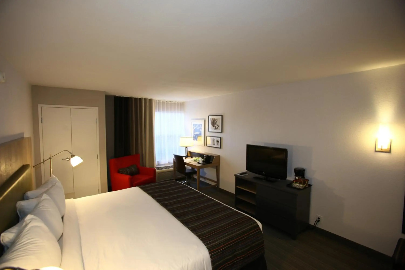 Photo - GreenTree Inn & Suites Phoenix Sky Harbor