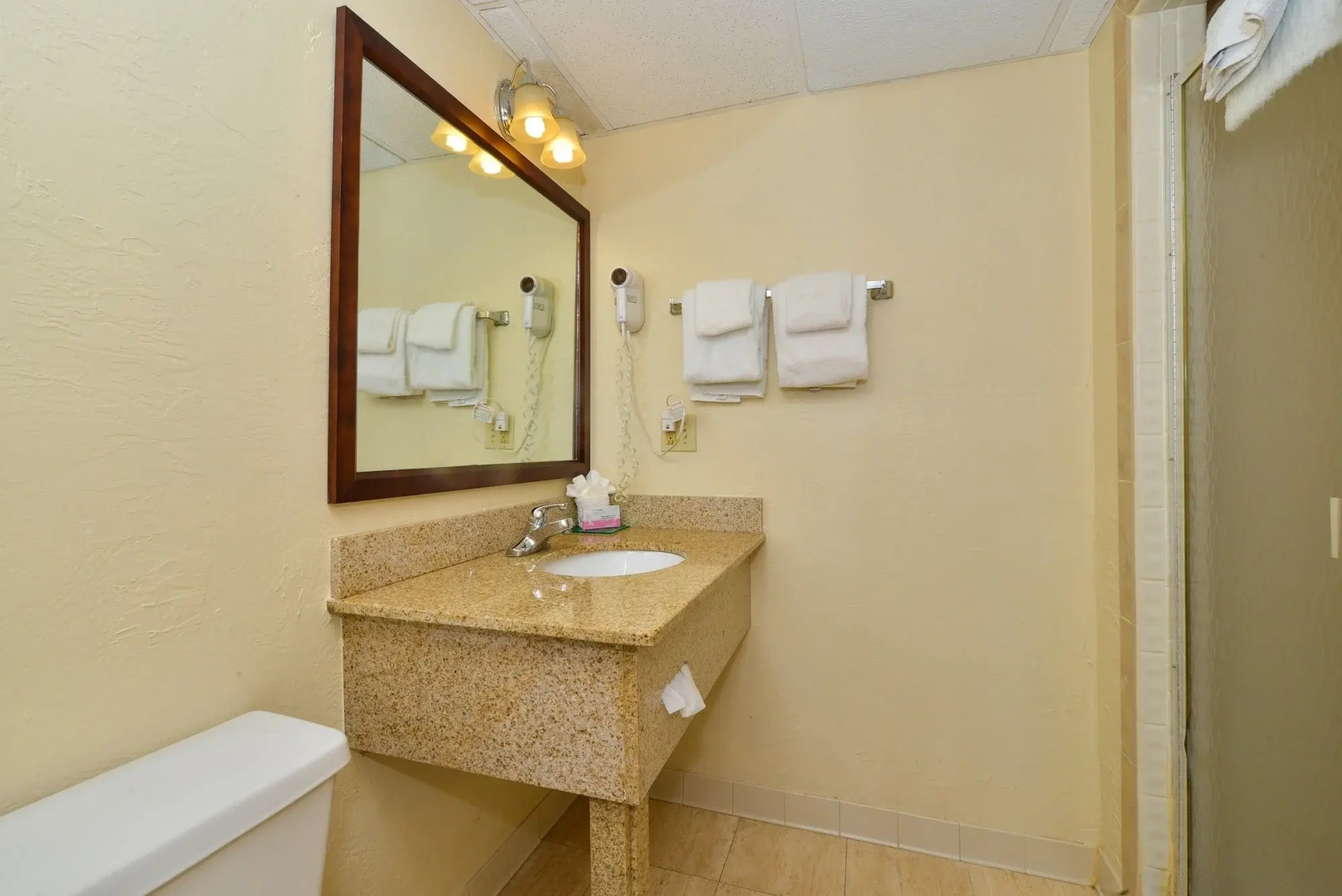 Foto - Clarion Pointe Tampa-Brandon Near Fairgrounds and Casino