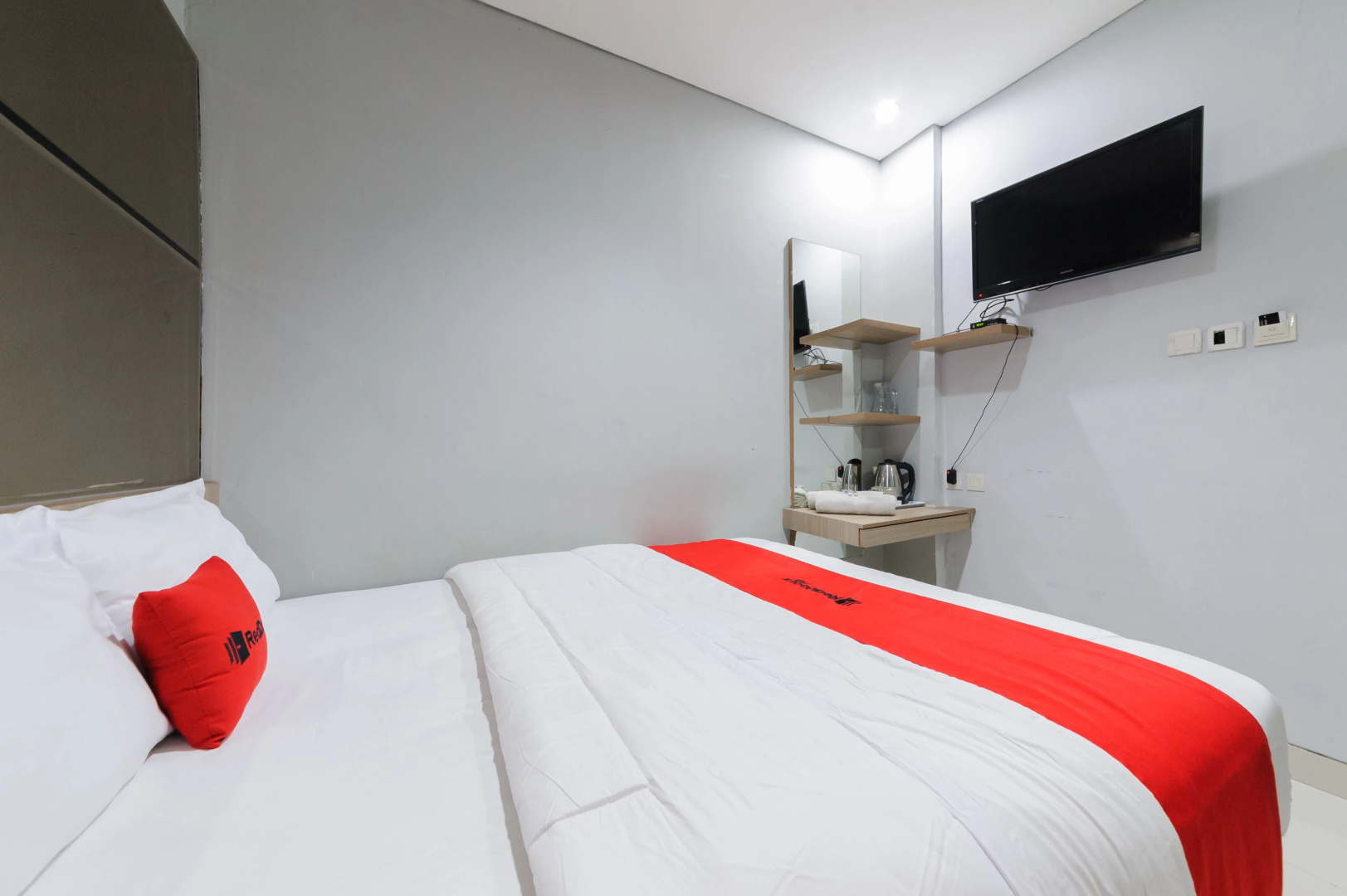 Photo - RedDoorz Plus near Grand Indonesia Jakarta