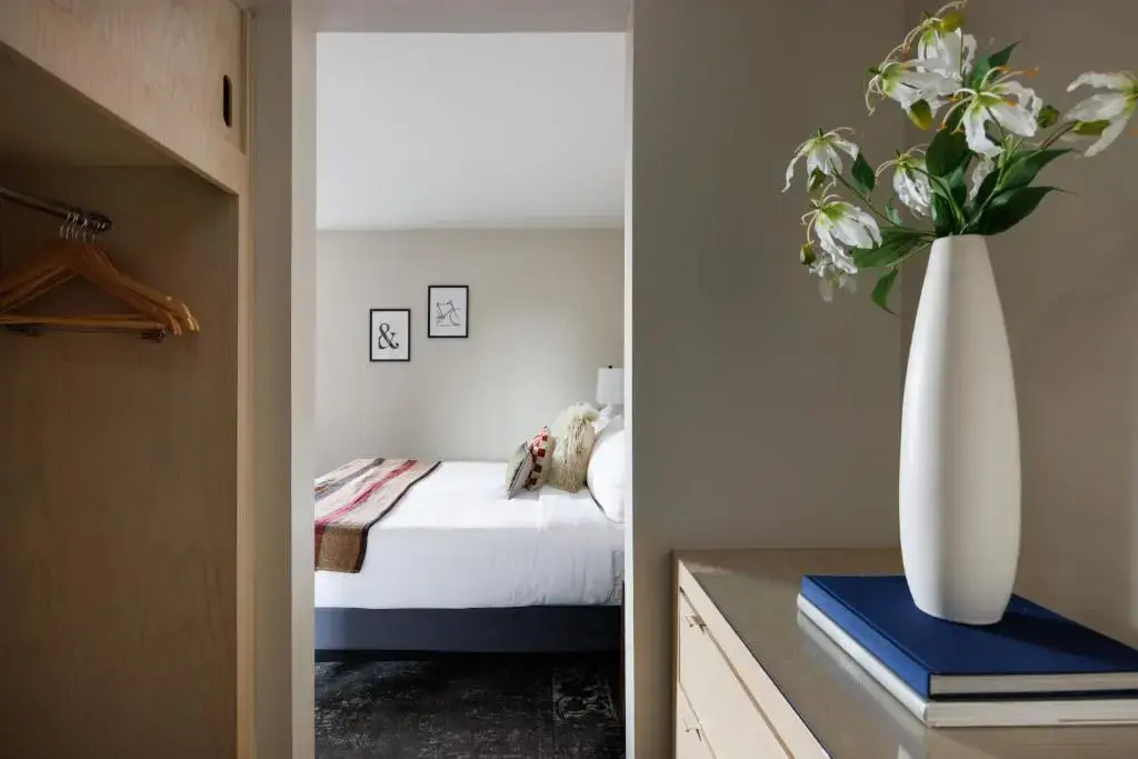 Photo - The Andrew Hotel