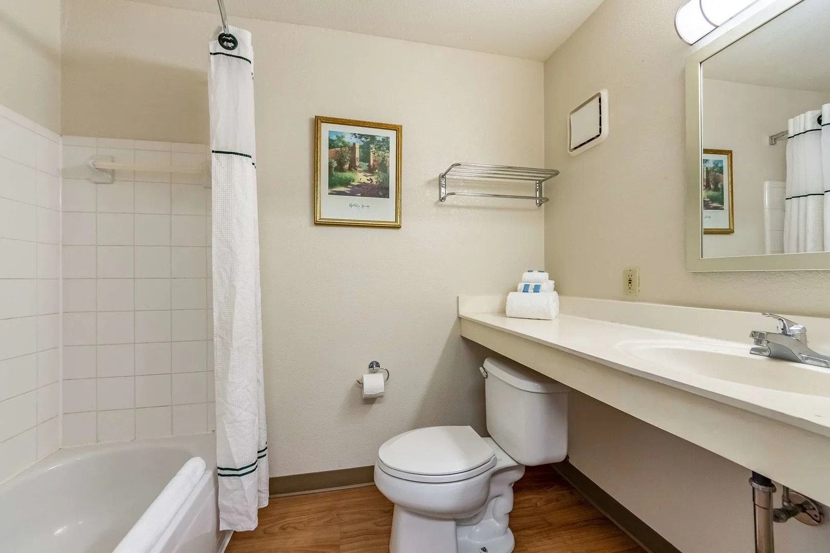 Photo - HomeTowne Studios by Red Roof Dallas - North Addison - Tollway