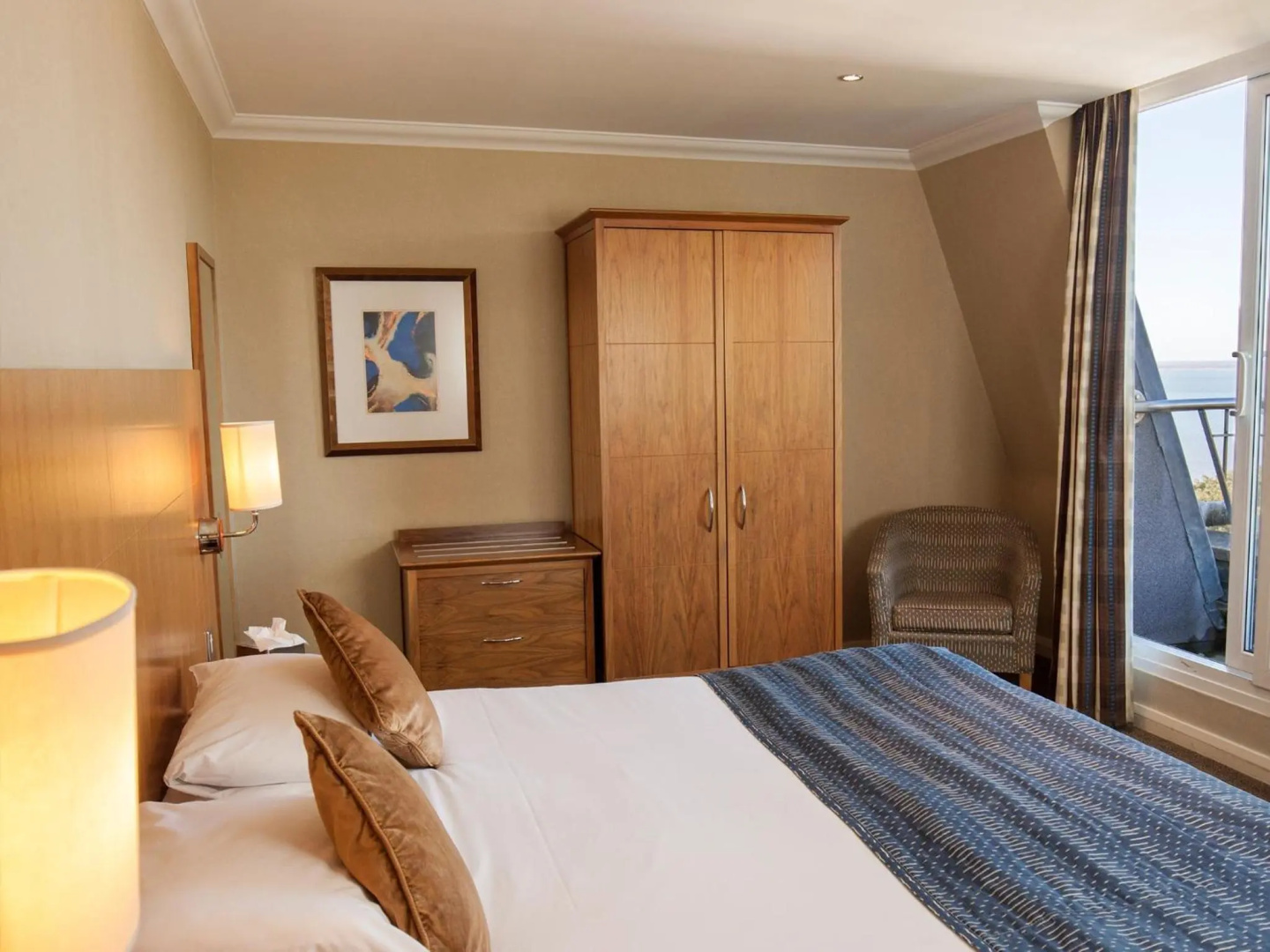 Photo - Harbour Heights Hotel