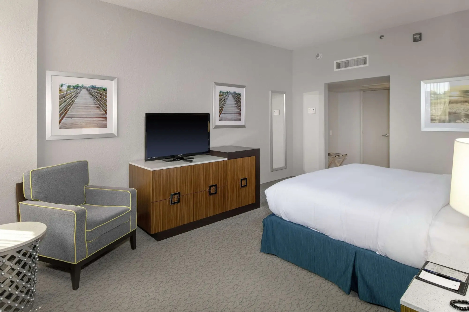 Photo - DoubleTree by Hilton Hotel Jacksonville Airport