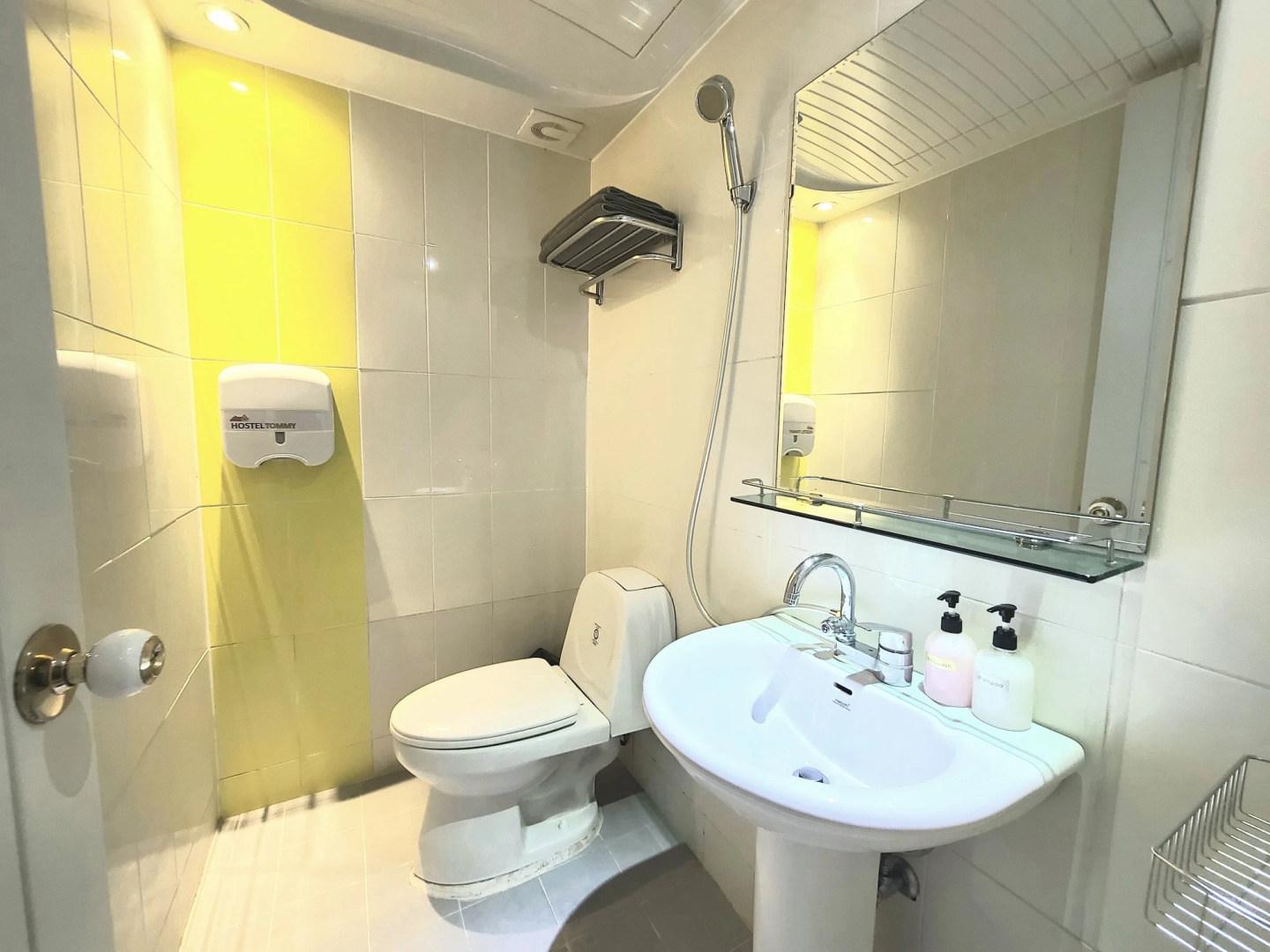 Foto - Hostel Tommy 50 off sale for 10th Anniversary on 2026