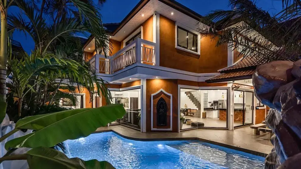 Foto - GOLDLAND Luxury Pool Villa Pattaya Walking Street 8 Bedrooms