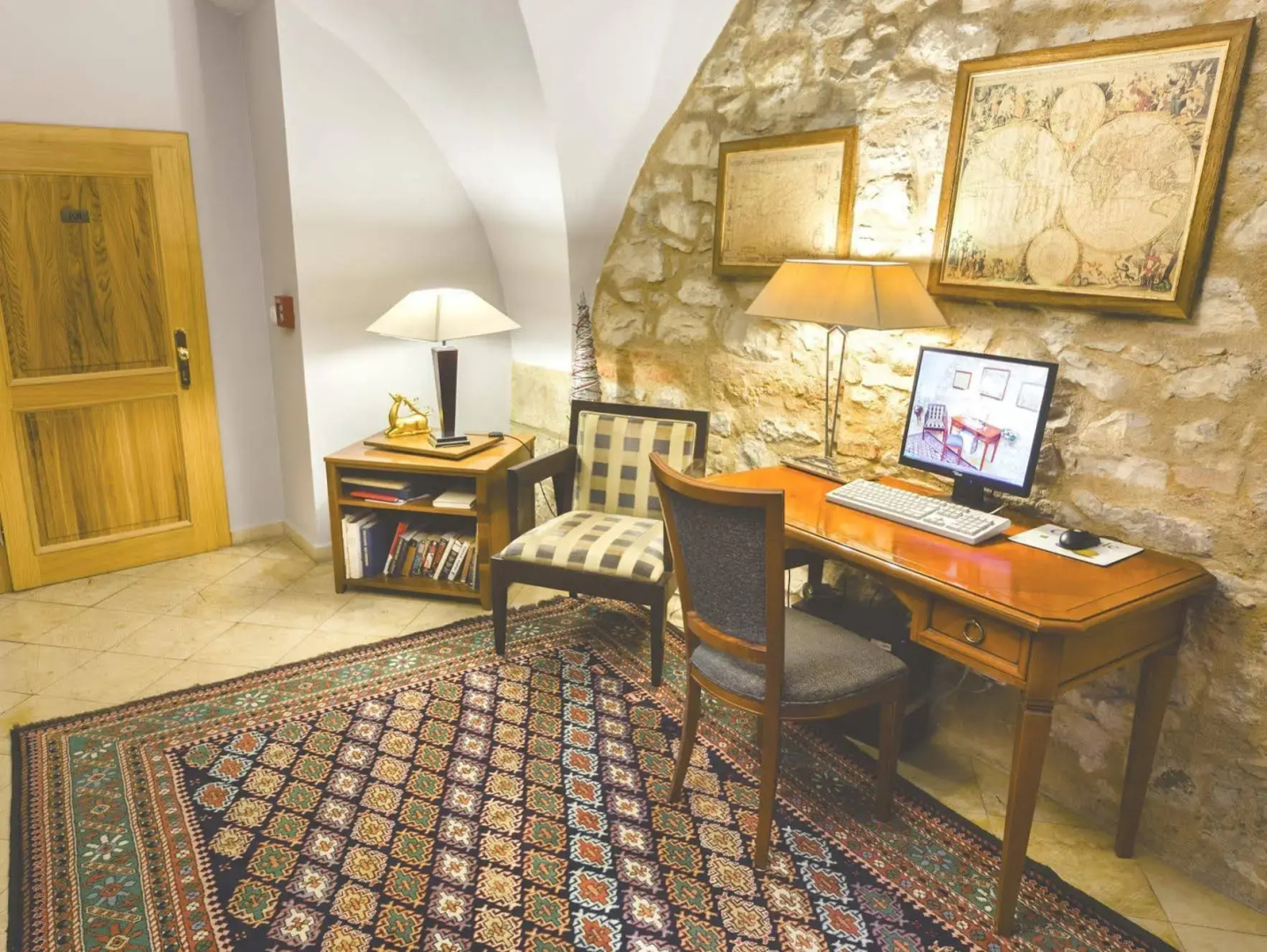 Photo - The Golden Wheel Hotel