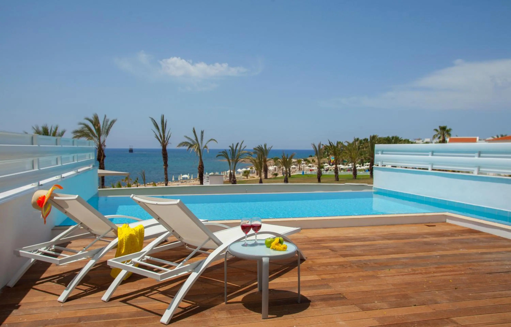 Photo - King Evelthon Beach Hotel & Resort