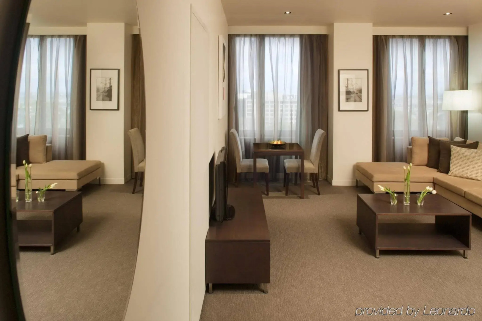 Photo - Flagstaff Gardens Hotel Melbourne