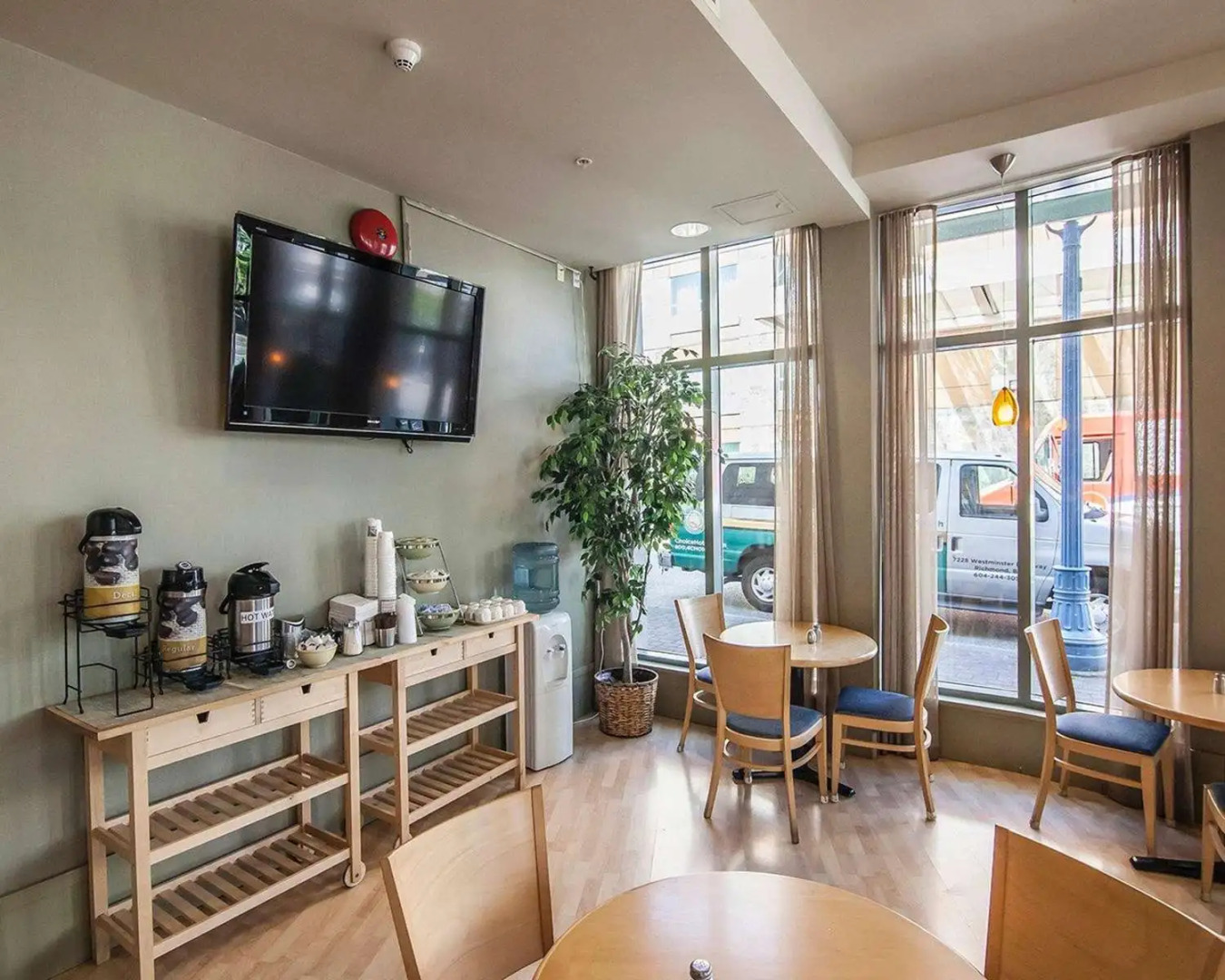 Photo - Comfort Hotel Vancouver Airport