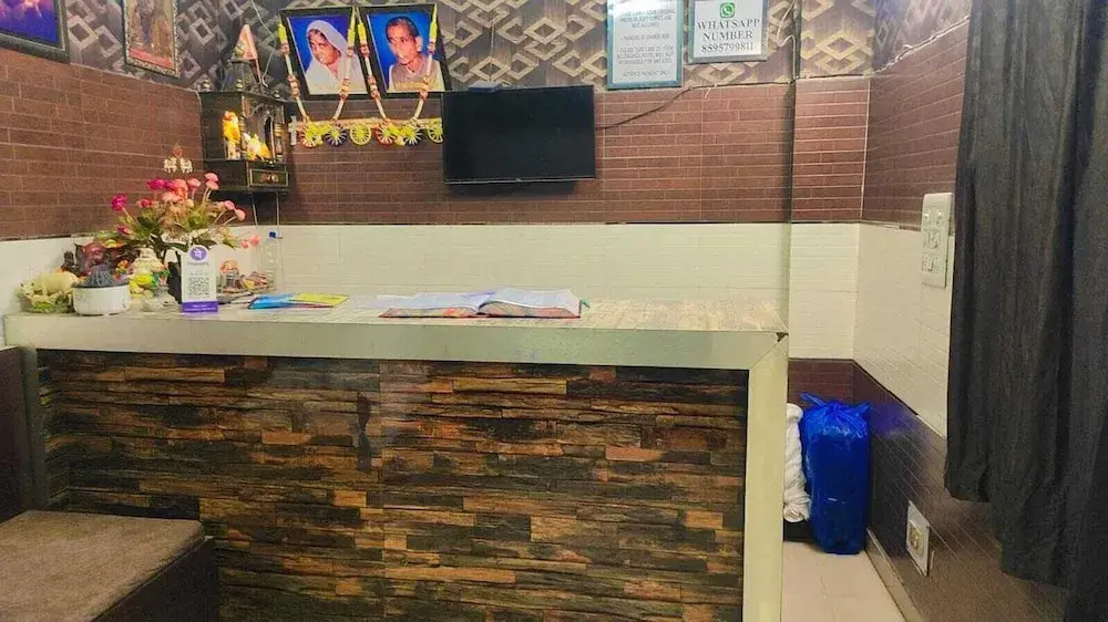 Foto - Shri Sai Guest House - Opp Azadpur Main Mandi I Couple Friendly I Metro Access