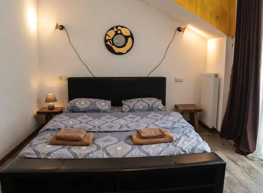 Photo - Korte Hotel Sleeps 14 With Courtyard