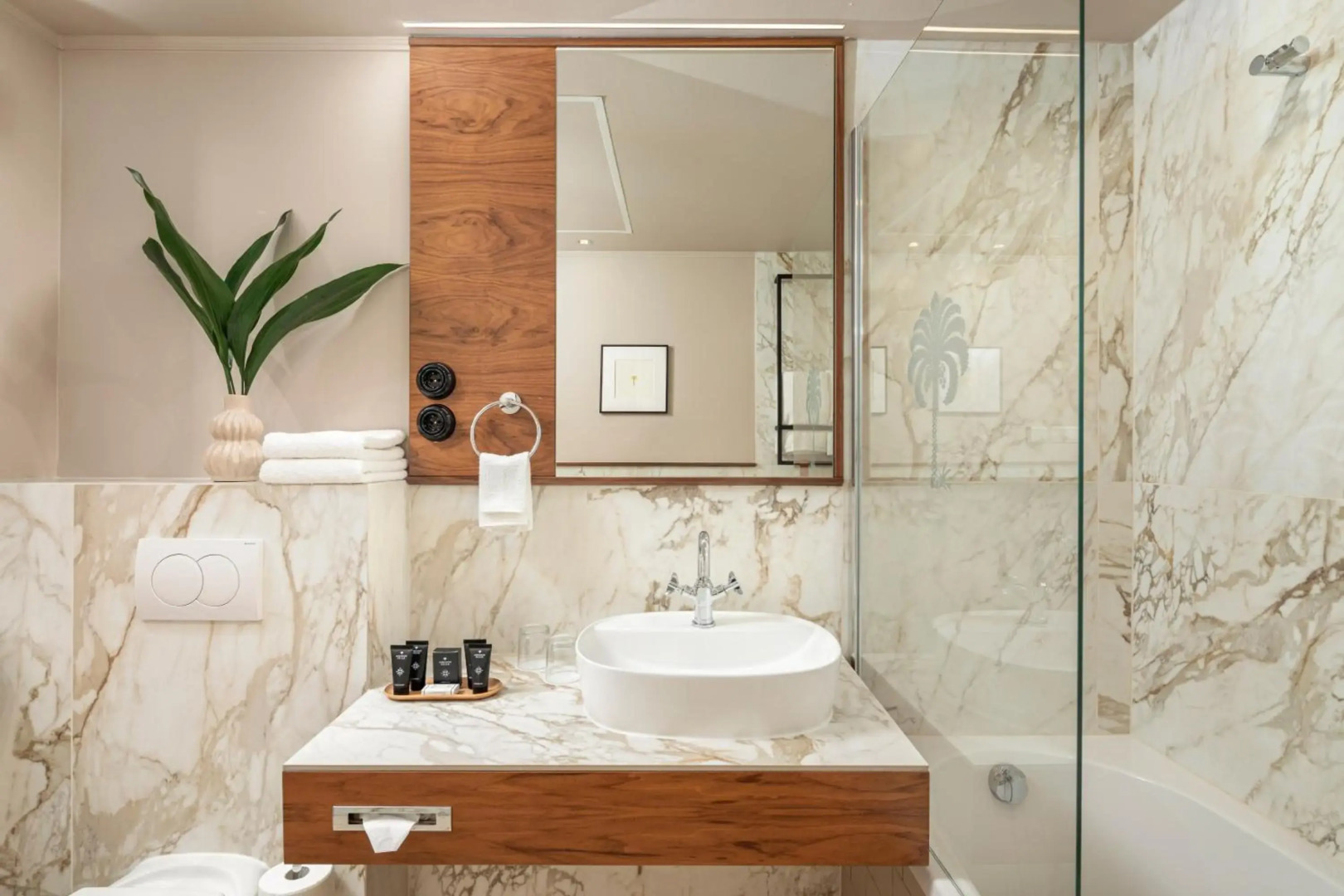 Foto - Queen's Court Hotel & Residence