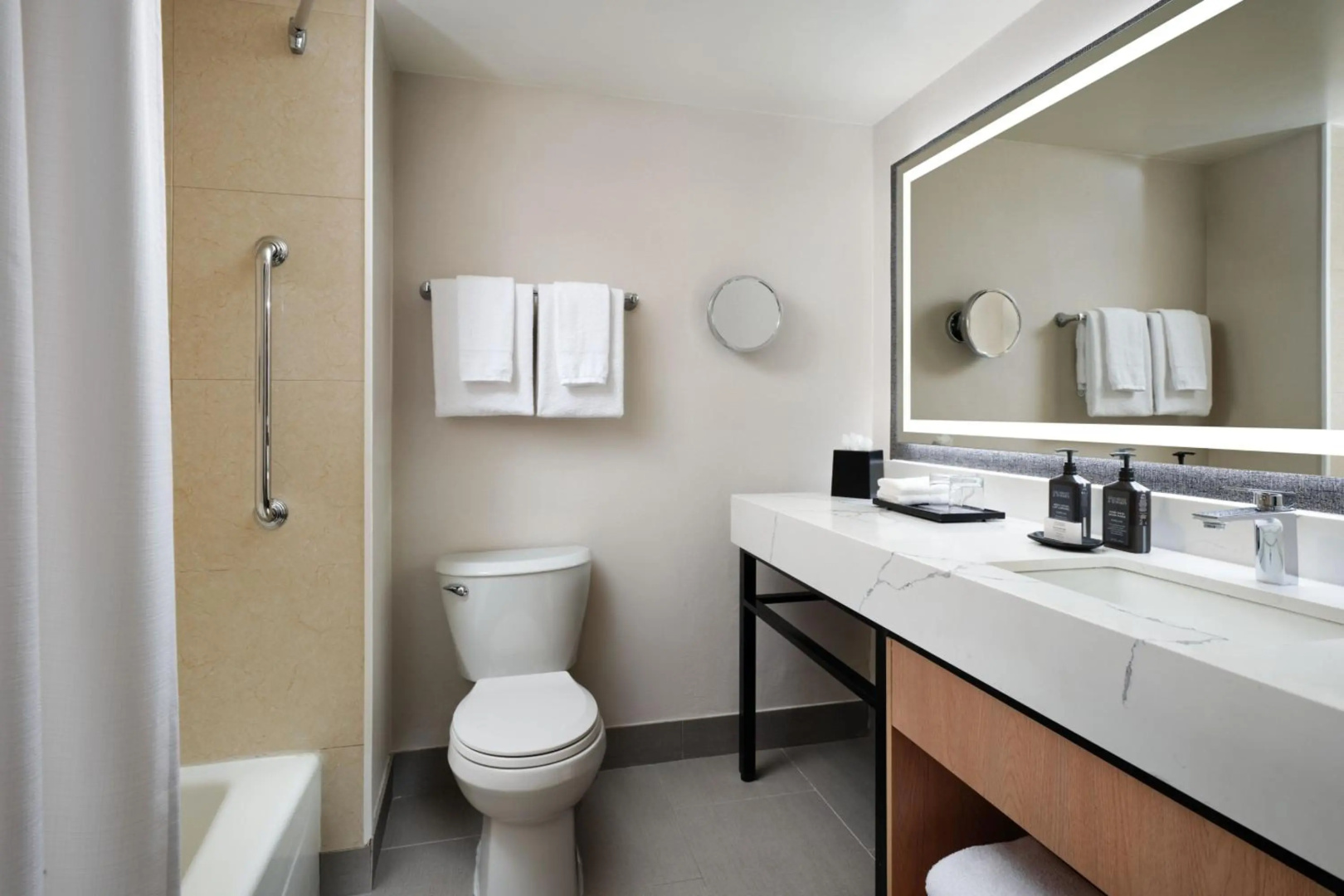 Photo - Sheraton Ontario Airport Hotel