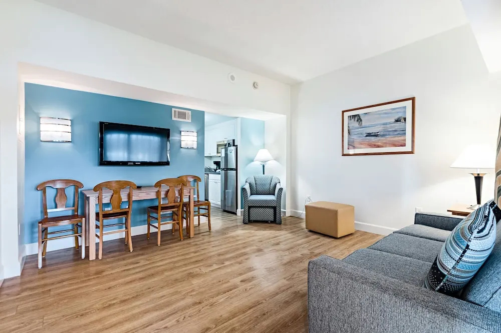 Photo - The Atrium Resort, Virginia Beach by Vacatia