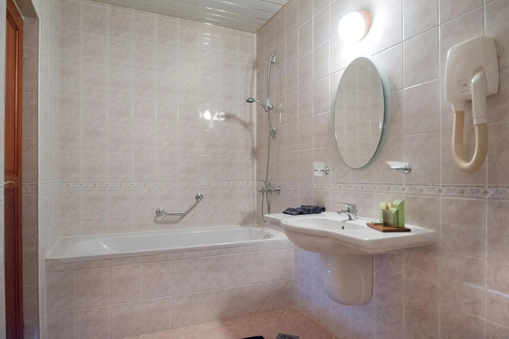 Photo - Hotel Mercury