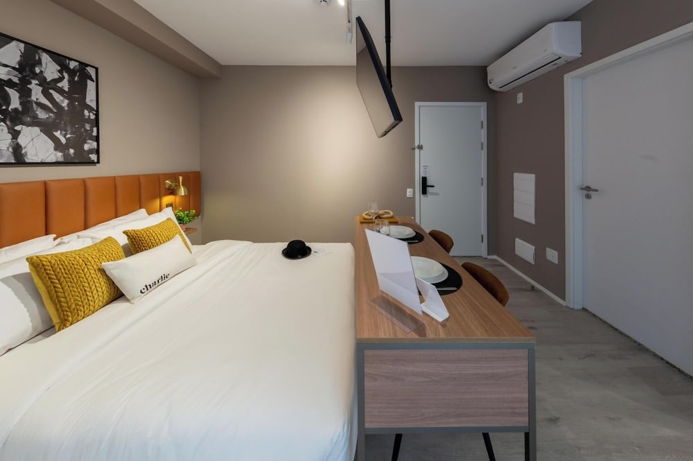 Charlie Contemporaneo Jardins Essential