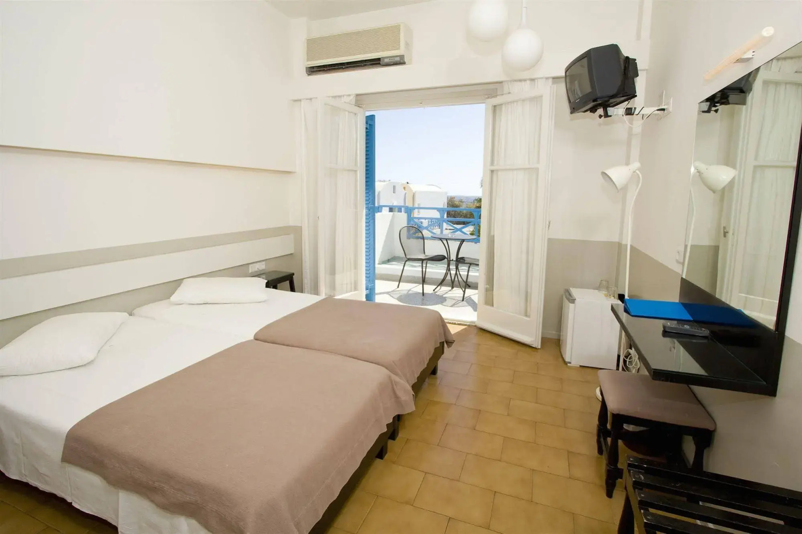 Photo - Kamari Beach Hotel