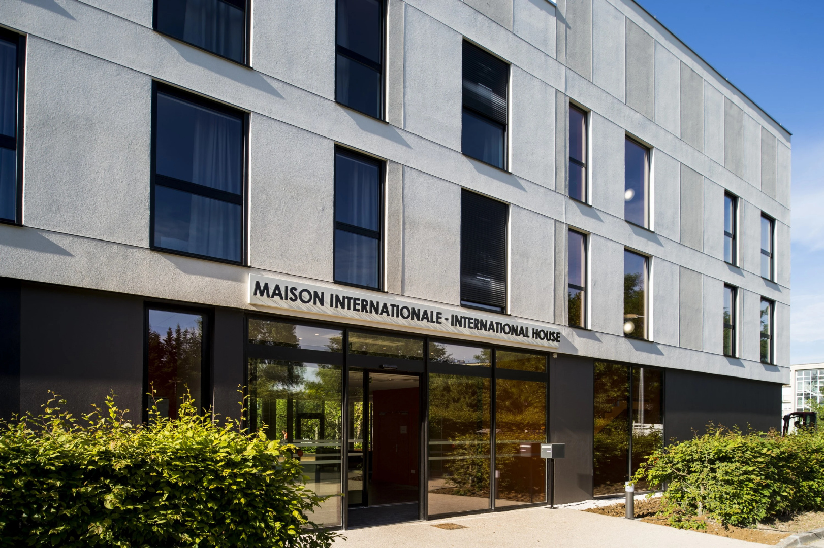 Photo - Adonis Dijon Maison Internationale