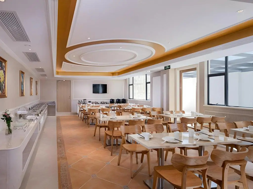 Vienna Hotel (Shenzhen Pingshan High-Speed Railway Station Pingshan Bonded Zone North Gate)
