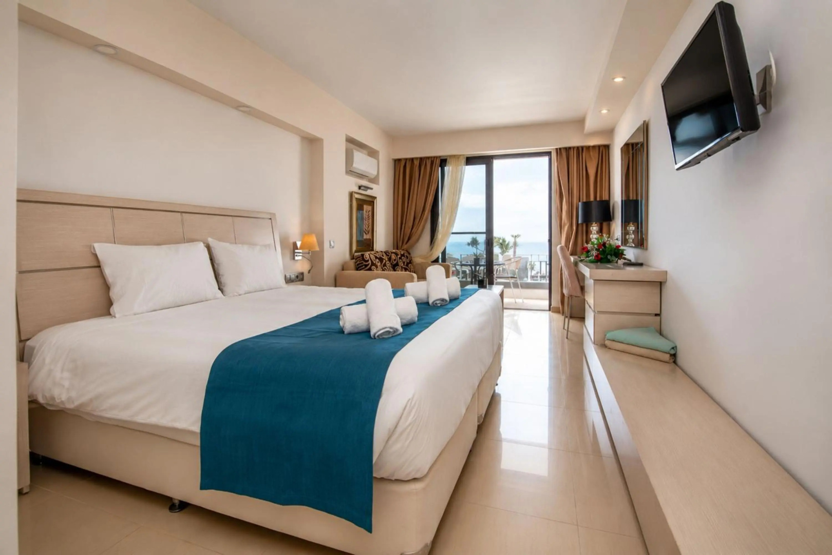 Photo - Kamari Beach Hotel - All inclusive