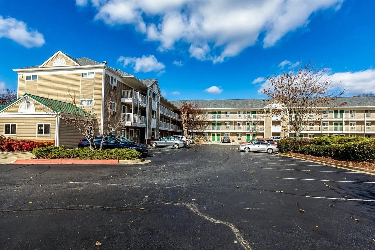 Photo - HomeTowne Studios by Red Roof Atlanta - Chamblee