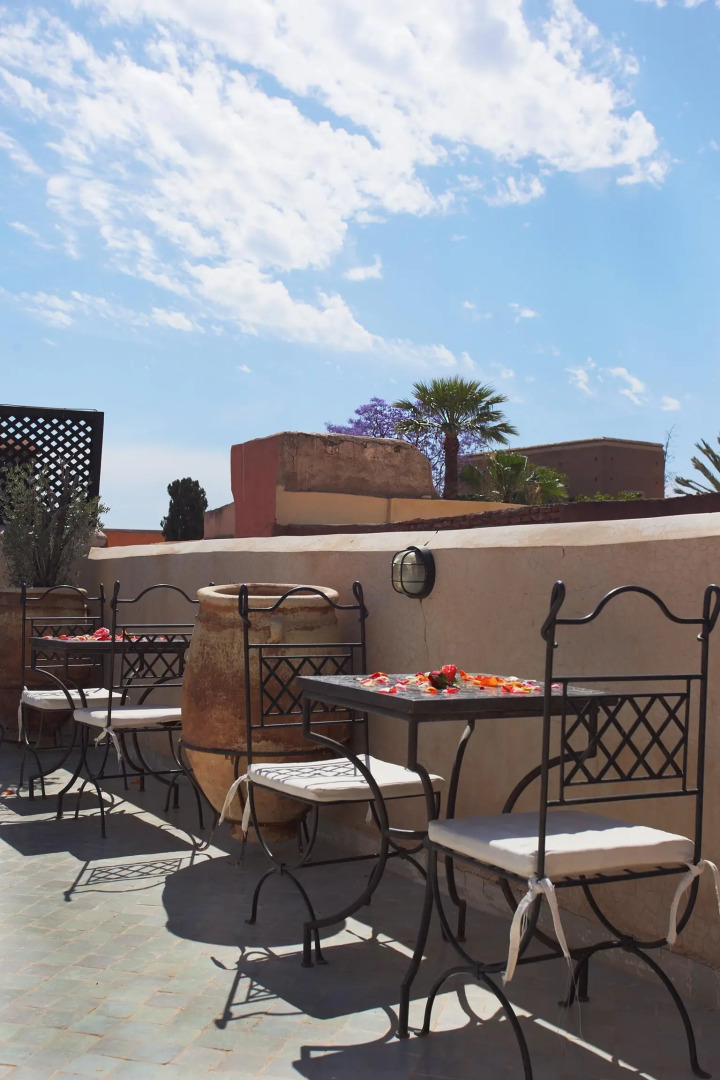 Photo - Riad white flowers