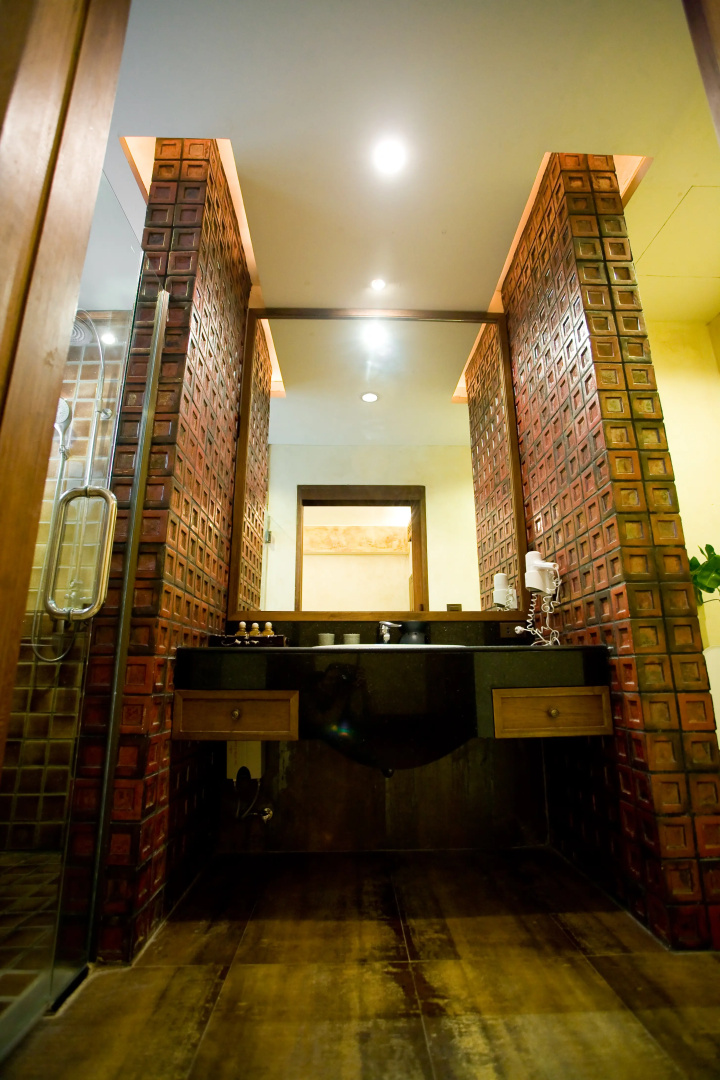 Photo - Montien House