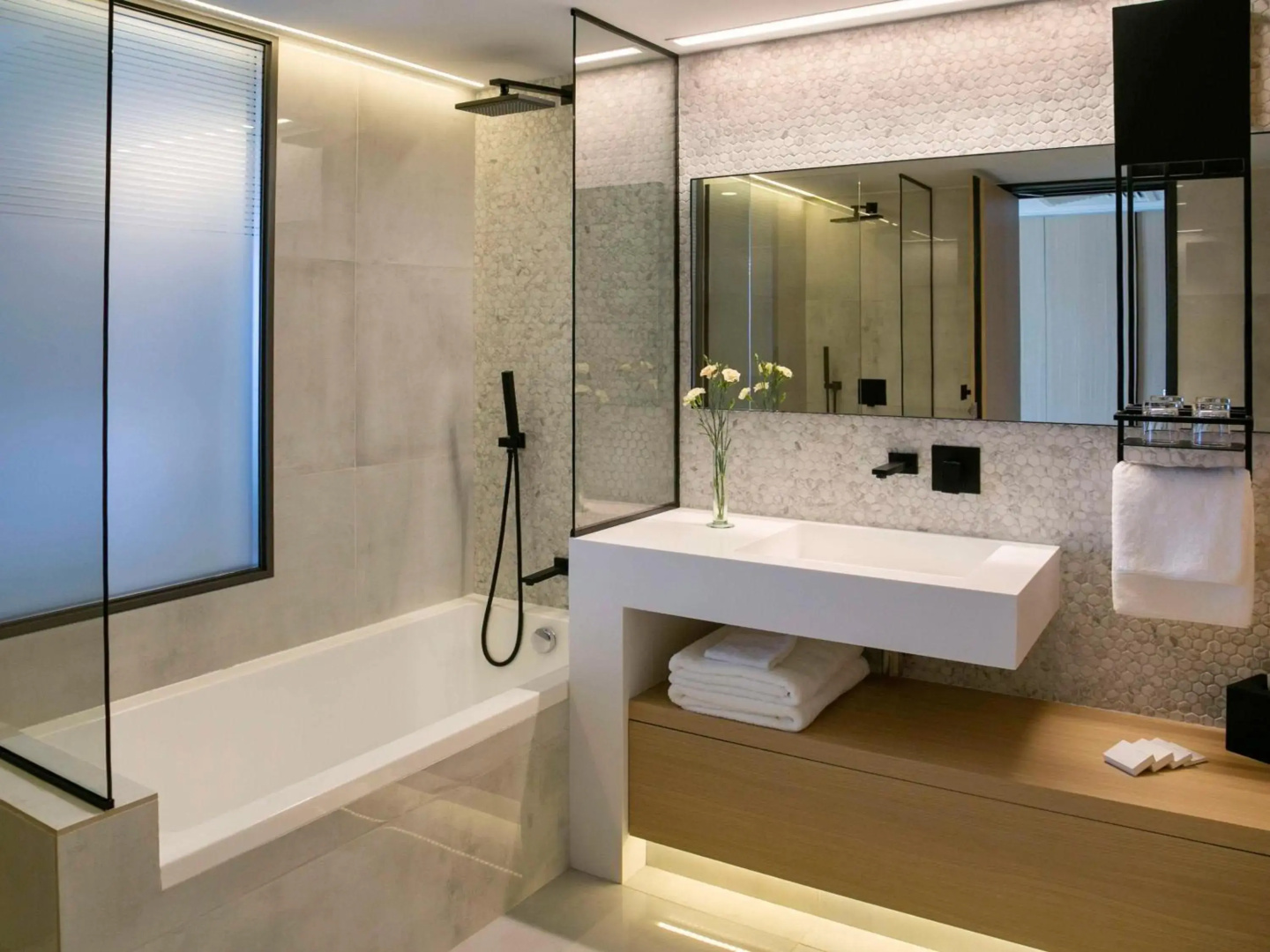 Photo - Mercure Larnaca Beach Resort