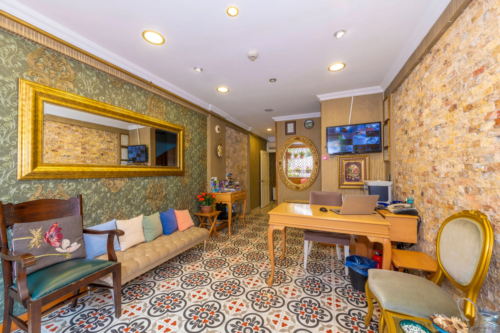 Photo - Walnut Shell Hotel