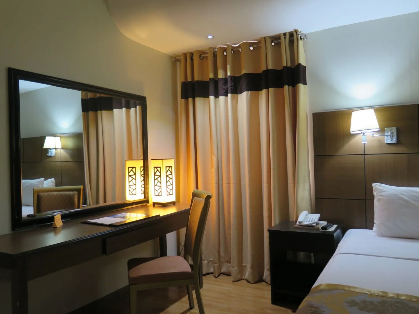 Foto - The Pinnacle Hotel and Suites