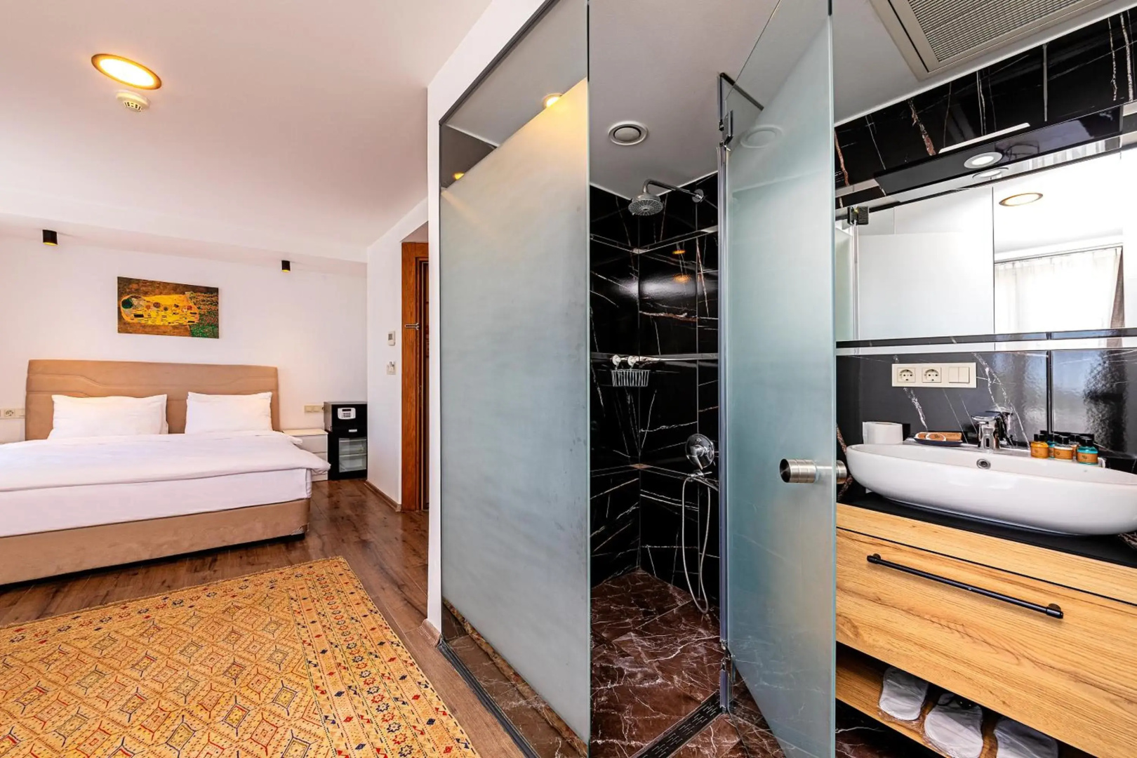 Photo - Neda Hotel