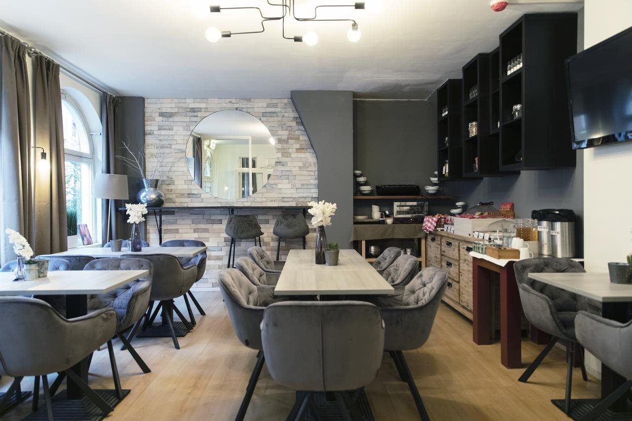 Photo - Quentin England Hotel