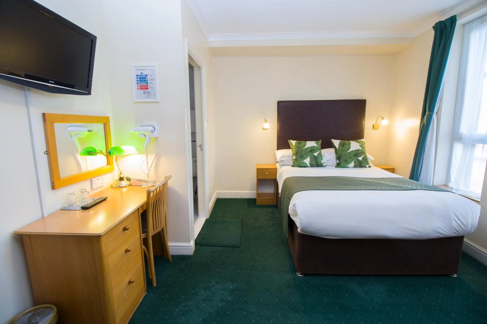 Photo - London Town Hotel