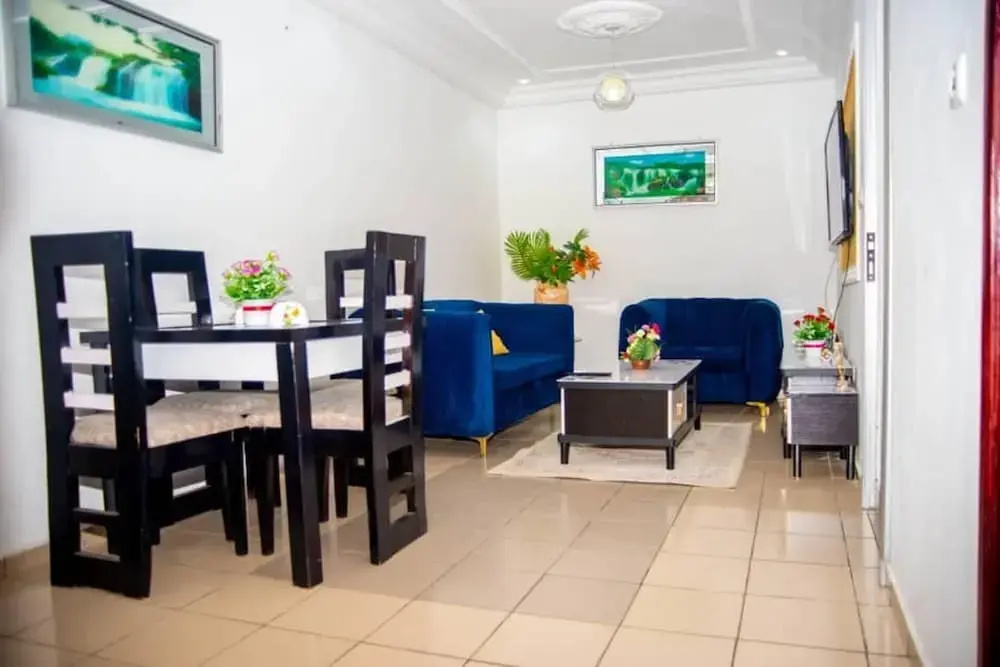 2 Bed Apt Sleeps 5 - Wifi, Parking, Balcony — фото 1