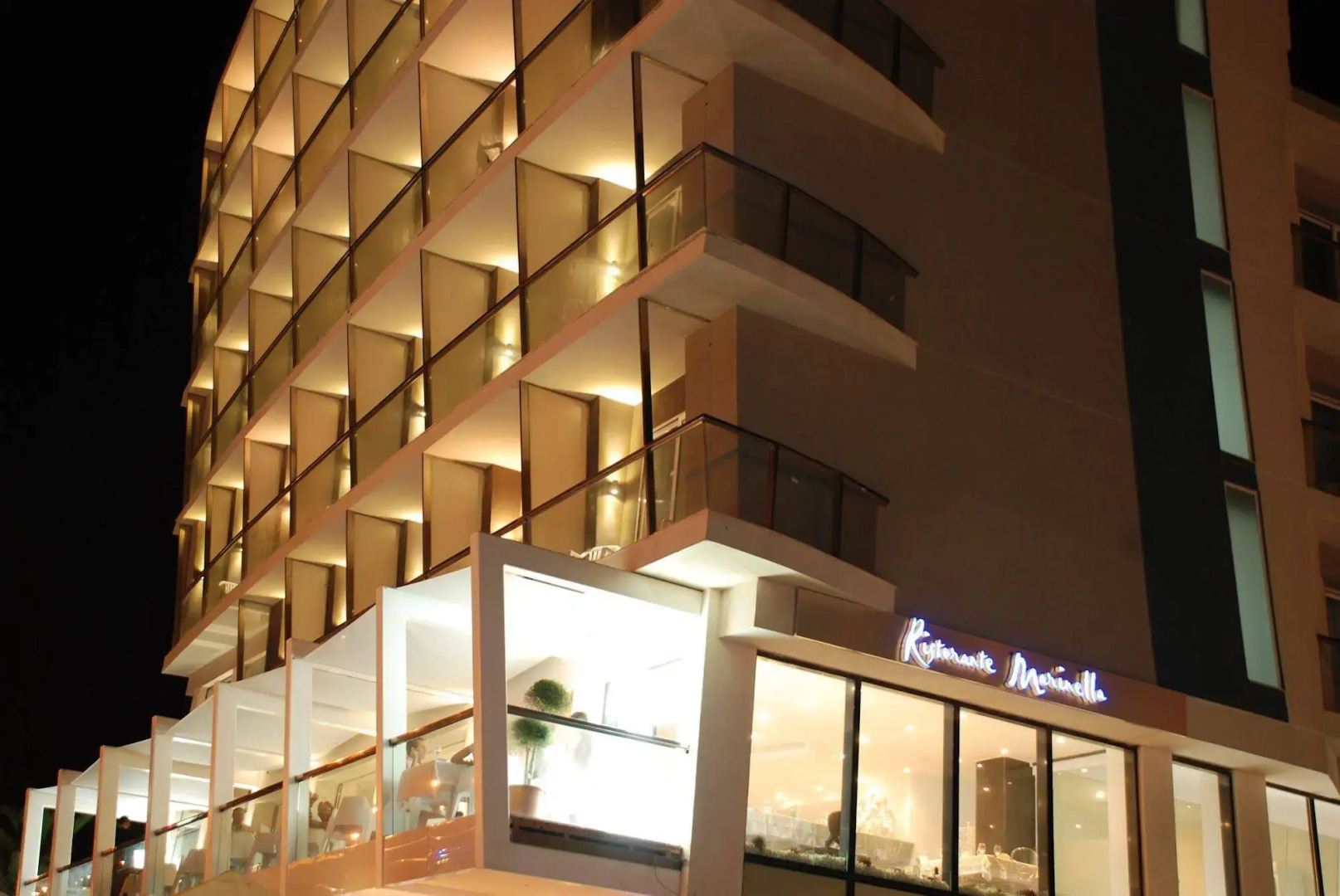 Foto - Water's Edge Hotel