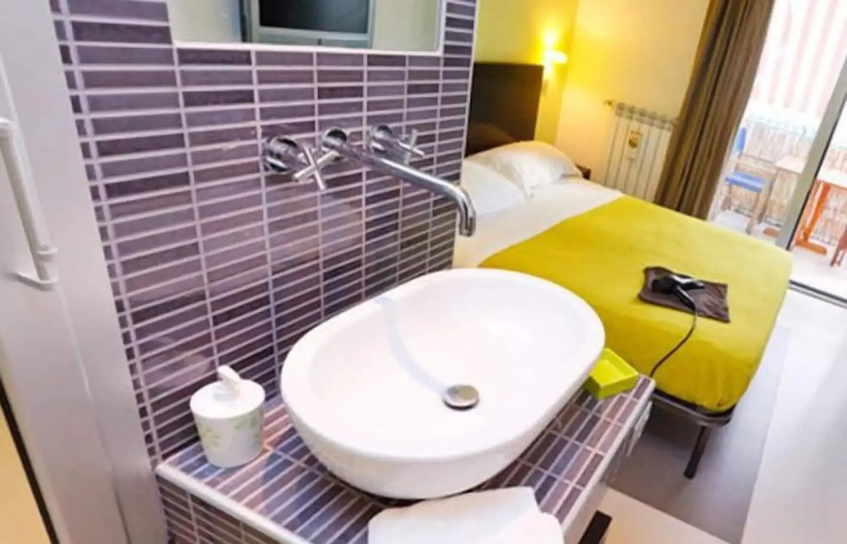 Photo - Moai Home