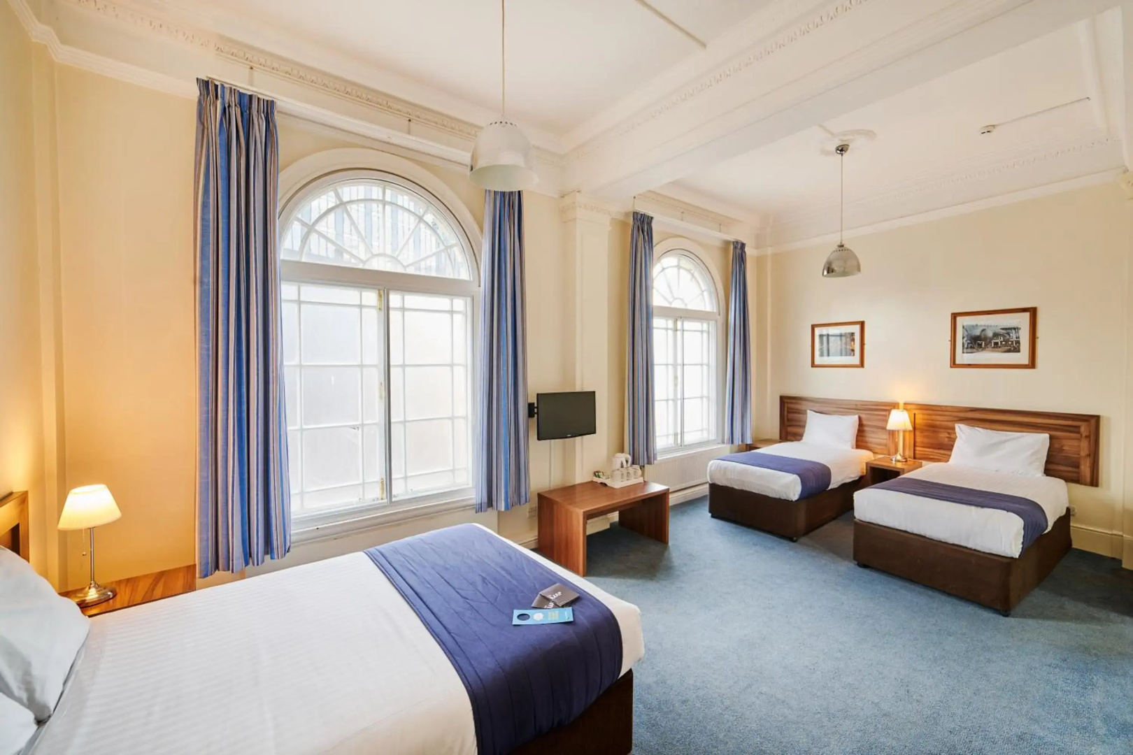 Photo - Discovery Inn - Leeds