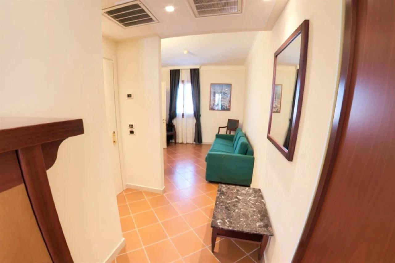 Photo - Corona D'Italia