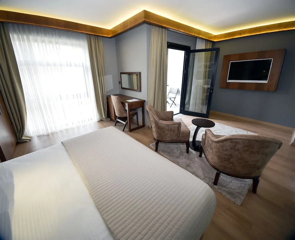 Photo - The Elegant Hotel