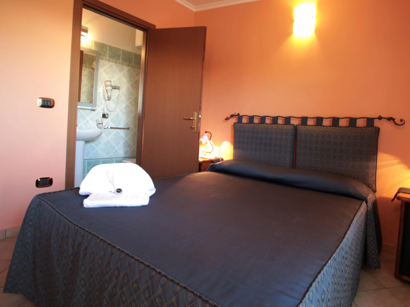Photo - Airport Hotel