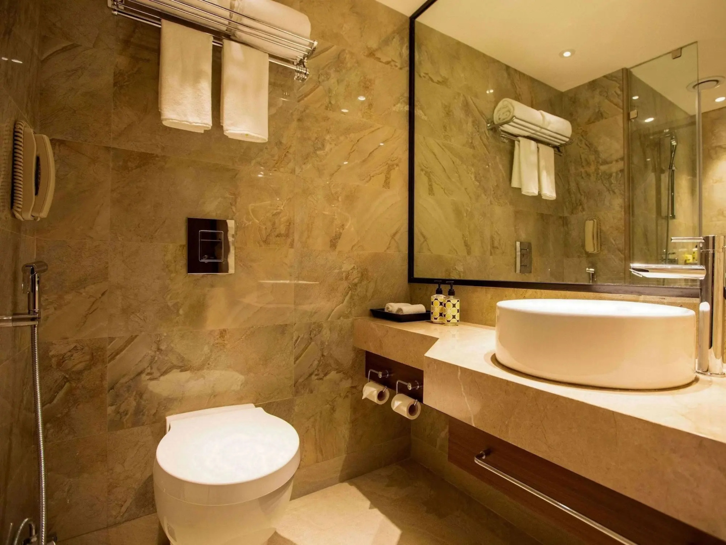Photo - Lemon Tree Premier City Center Pune