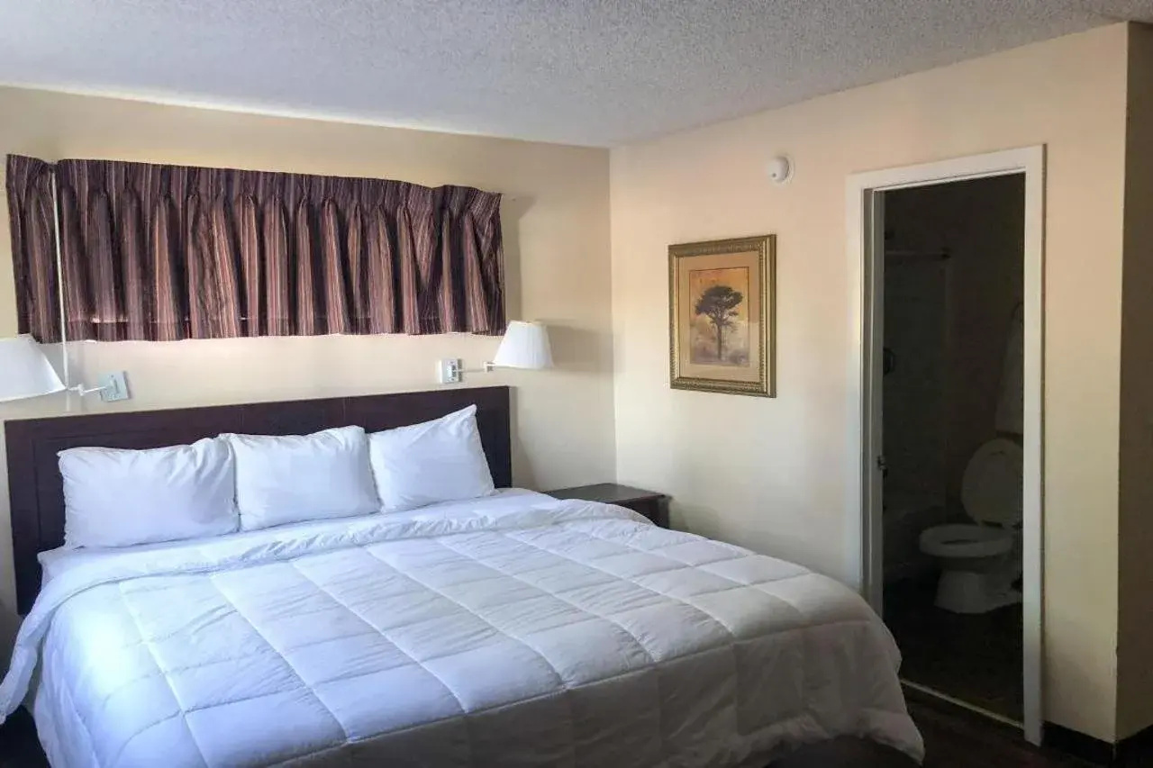 Photo - Studio 6 Extended Stay - Jacksonville, FL - South